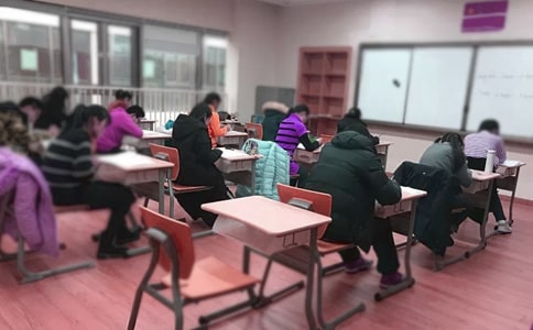 鿼
